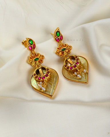 Gold Polish Kundan And Mother Of Pearl Earrings CHE1561